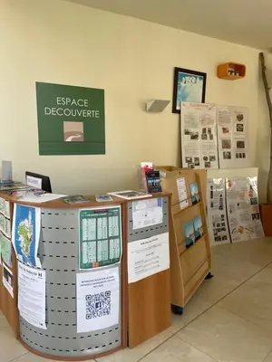a store with a sign that reads escape deocookie at Le Village des Isles in Taglio-Isolaccio