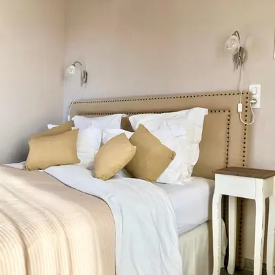 a large bed with white sheets and pillows at Les Villas MarInCelu in Porto Pollo