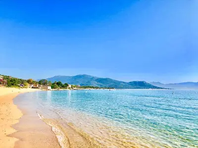 a view of a beach with mountains in the background at Les Villas MarInCelu in Porto Pollo