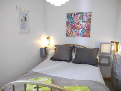 a small bedroom with a bed with two pillows at Maison Lisa Maria in Ponte-Leccia