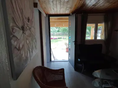 a hallway with a door leading to a patio at Maison Lisa Maria in Ponte-Leccia