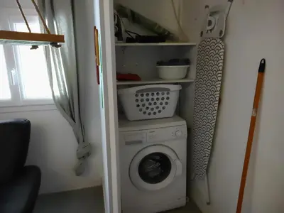 a washer and dryer in a small room at Maison Lisa Maria in Ponte-Leccia