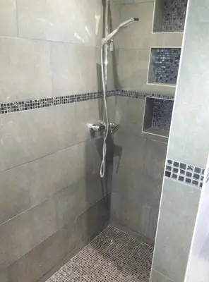 a shower with a glass door in a bathroom at Appartement charmant à Olmeta di Tuda avec piscine partagée in Olmeta-di-Tuda