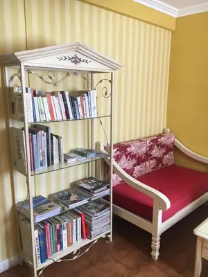 a room with a book shelf filled with books at Casa Meridiana in Calacuccia