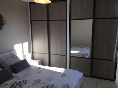 a bedroom with a bed and a large mirror at Gites Ugliastru PORTICCIO in Eccica-Suarella