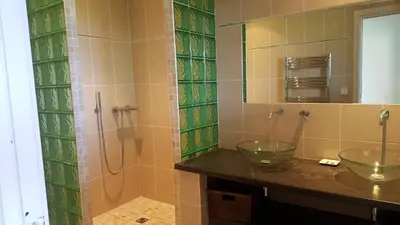 a bathroom with two sinks and a shower at Domaine les Hauts de Capicciola in Pinarellu