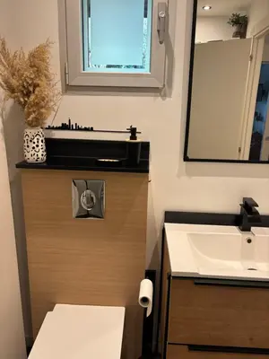a bathroom with a sink and a mirror at Residence Cala Sultana -Baie Santa Giulia - rez jardin 1ere ligne in Porto-Vecchio