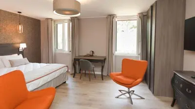 a bedroom with a bed and a desk and a chair at L'appollu in La Porta