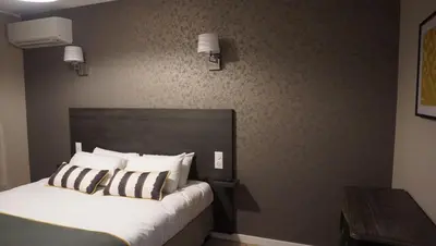a bedroom with a bed with a black and white pillow at L'appollu in La Porta