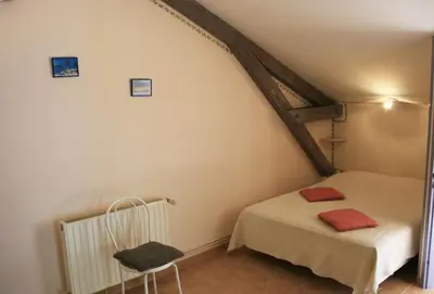a small room with a bed and a chair at Les Figuiers in Porto Pollo