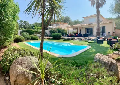 a swimming pool in the yard of a house at Villa CASAMIRAFIO à PALOMBAGGIA piscine chauffée et 8 à 9 personnes in Porto-Vecchio