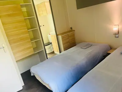 a small room with two beds and a mirror at Les Bergeries de Petralonga in Sotta