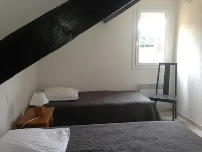 a bedroom with two beds and a window at Villa Romarin in Partinello
