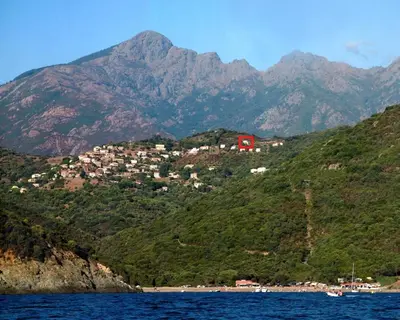 a village on a hill with mountains in the background at Villa Romarin in Partinello
