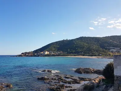 a view of a beach with a mountain at Terra Rossa- clim- pieds dans l'eau in Conca
