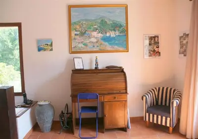 a room with a piano and two chairs at Maja in Favone
