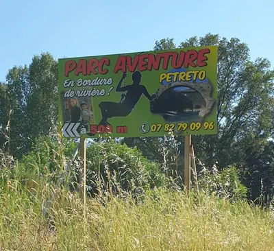 a sign for a parking lot with a car on it at Beau F4 petreto-Bicchisano in Petreto-Bicchisano
