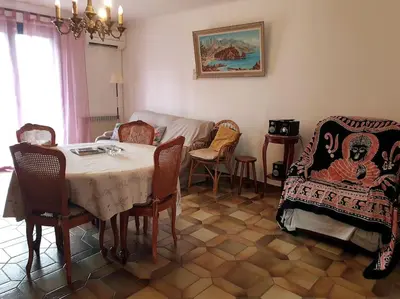 a living room with a table and chairs at Beau F4 petreto-Bicchisano in Petreto-Bicchisano