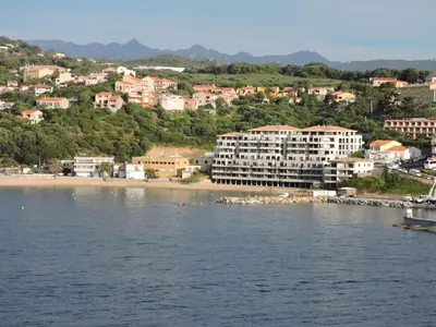 a town on the shore of a body of water at Plage Propriano 4 étoiles in Propriano