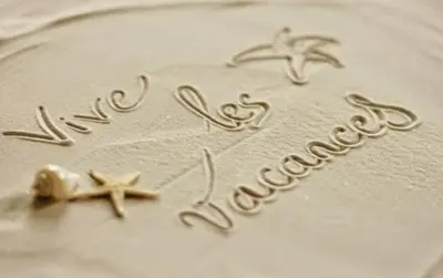 a cake with a heart and a starfish on it at Résidence Sognu Di Mare - Plage in Linguizzetta