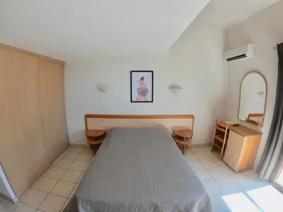 a room with a bed and a mirror in it at Hotel et Résidence Cala di sole in Porto Ota