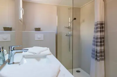 a bathroom with a shower and a sink and a shower at Résidence Stella di Mare in Sainte-Lucie de Porto-Vecchio