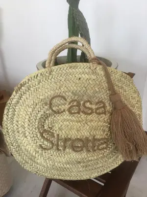 a basket with the words cargo flight written on it at Casa a Stretta in Castello-di-Rostino