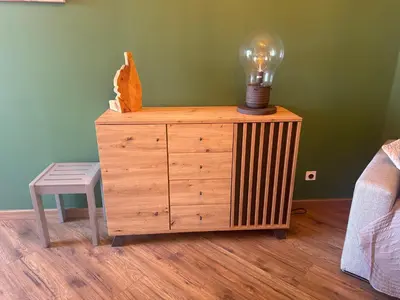 a light on a dresser with a lamp on top of it at Appartement n 79 Moriani plage in Santa-Lucia-di-Moriani