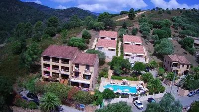 an aerial view of a house with a swimming pool at Résidence Cabanaccia in Serriera