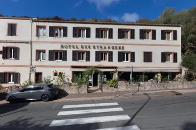 a car parked in front of a building at Hotel des Etrangers in Bonifacio