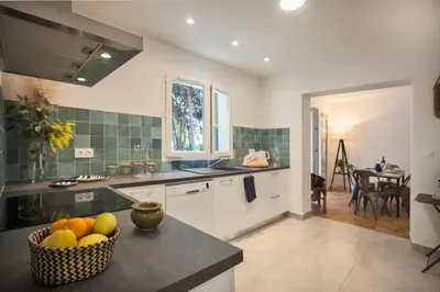 a kitchen with a bowl of fruit on a counter at MAISONS BORD DE MER- MARINE DE SORBO - Gîtes 3 épis in Pinarellu