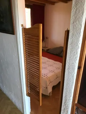 a small bedroom with a bed in a room at Porticcio Terra Bella in Porticcio