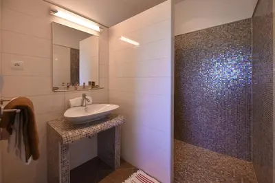 a bathroom with a sink and a shower at Valinco Locations OLMETO PLAGE in Olmeto