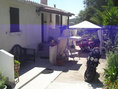 a motorcycle parked in front of a house at E Stelle di A Bella Vista in Bonifacio