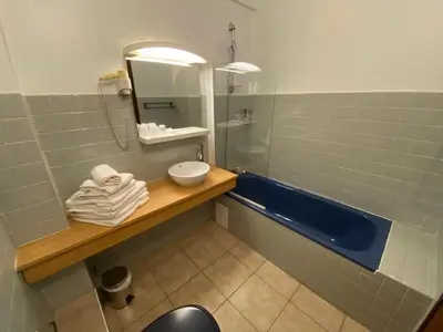 a bathroom with a sink and a mirror at Résidence Le Porto in Porto Ota