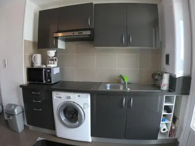 a kitchen with a washing machine and a sink at LA TERRASSE DE SAINT-JEAN in Ajaccio