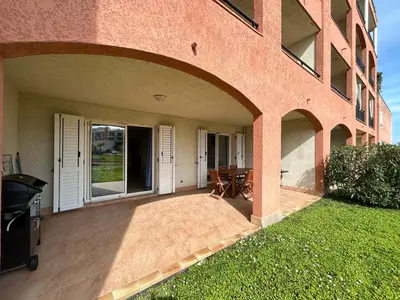 an empty patio in front of a building at PALMERAIE 412- piscine en résidence-clim-wifi in Sari Solenzara
