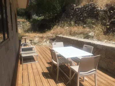 an old stone building with stairs and a window at Résidence Casa Di Roc in Urtaca