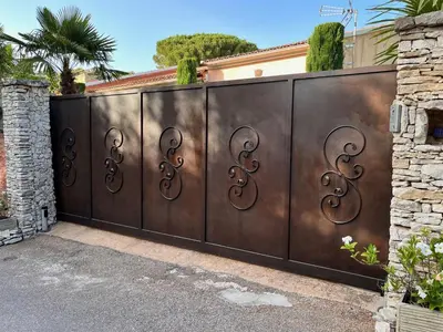 a gate with wrought iron gates in a driveway at Chez Virginie in Porto-Vecchio