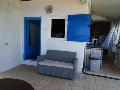 a chair in a room with a blue door and a table at CASA PENTONE in Cervione