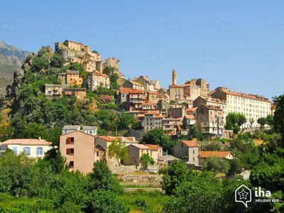 a town on the side of a mountain at Appartement Sampiero in Corte