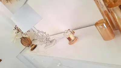 a white table with vases and a jar on it at Casa Mina in Pietrosella