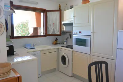 a kitchen with a washing machine and a sink at ORO 53 in Conca