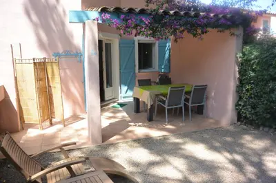 a small patio with a green table and chairs at St CYPRIEN C20 in San Ciprianu