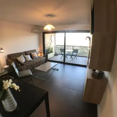 Studio standing Piscine vue mer