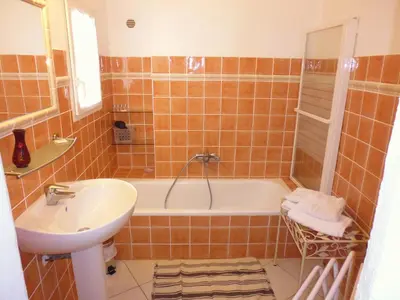 a bathroom with a sink and a bath tub and a sink at Maison & Piscine Privée Vue Mer panoramique très calme indépendant in Porto-Vecchio