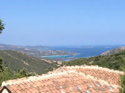 a view of the ocean from the roof of a house at Maison & Piscine Privée Vue Mer panoramique très calme indépendant in Porto-Vecchio