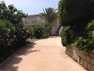 a dirt road in front of a house at I Casilari in Serra-di-Ferro