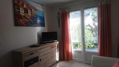 a room with a dresser and a window with a door at Joli villa Marcel classée 3 étoiles in Calenzana