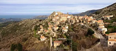 a room with a bed and a couch and a window at Vacancorse Maison U Canale in Speloncato